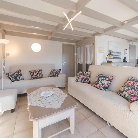 Vissershuisje 213 With Parking By Interhome *