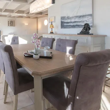 Vissershuisje 213 With Parking By Interhome Дом отдыха